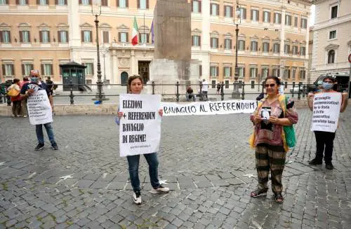 Il virus che muta il clima anti casta