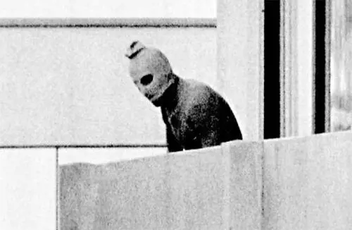 Era un ragazzino l'uomo mascherato dei Giochi dell'orrore