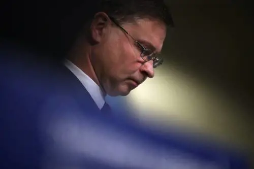 L'ultimatum del falco all'Italia: "Crisi di governo? Ora si rischia"
