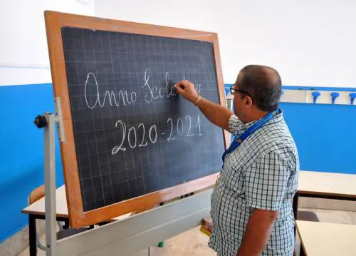 Scuola, 13mila positivi ai test. Così la ripartenza è un rebus
