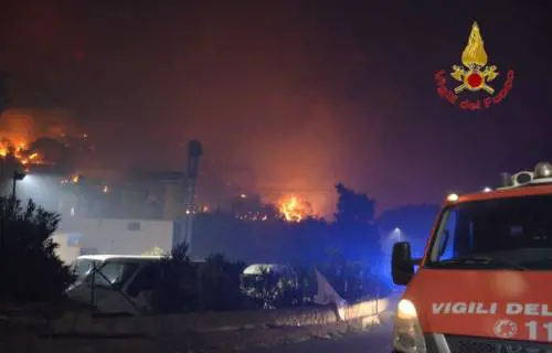 Altofonte invasa dalle fiamme. Ettari di boschi andati distrutti