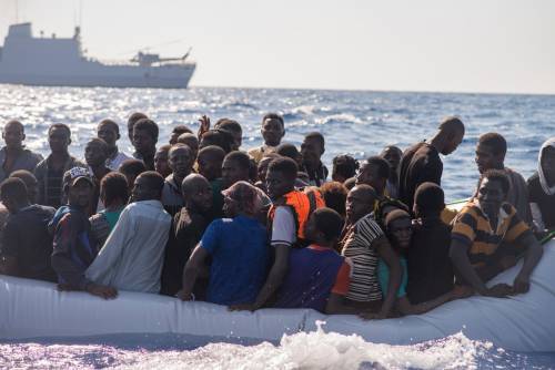 L'Ue spalanca i porti italiani: "Rispettate le leggi sull'asilo"