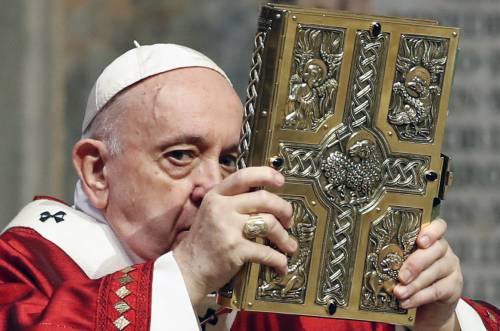 Un'ombra avvolge la Chiesa: ecco cosa ha fermato il Papa