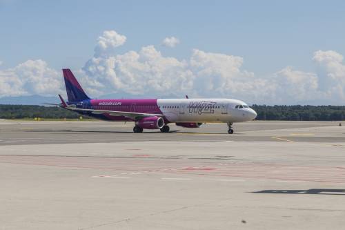 Problemi ai motori e oltre 8 mila voli a rischio: cosa succede a Wizz Air