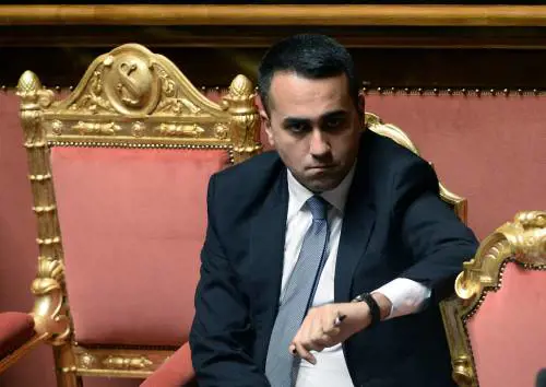 I 40 dissidenti contro Di Maio: via Rousseau e i due mandati