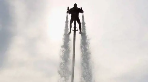 "C'è un uomo col jet pack". Lo strano "avvistamento" nei cieli di Los Angeles