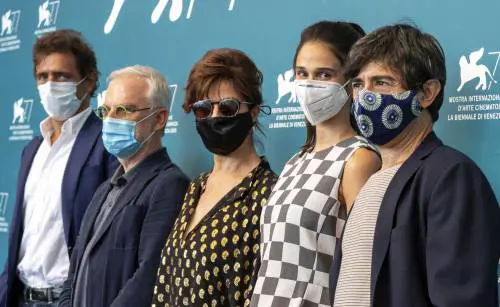 I "Lacci" rotti da una coppia (ri)legano il nostro cinema