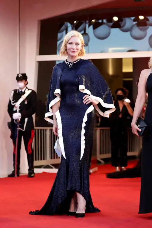 Blanchett dà il primo premio al "miracolo" in Laguna