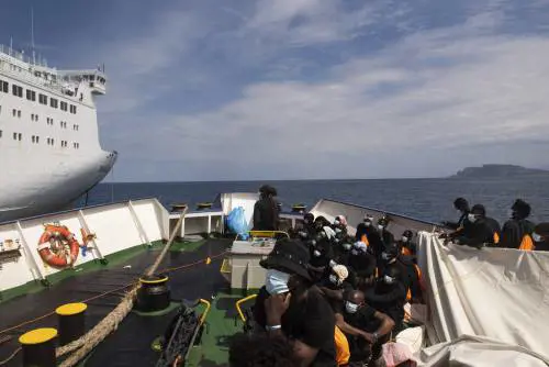 L'Ue vuole lasciarci i migranti. Un piano tedesco per rovinarci
