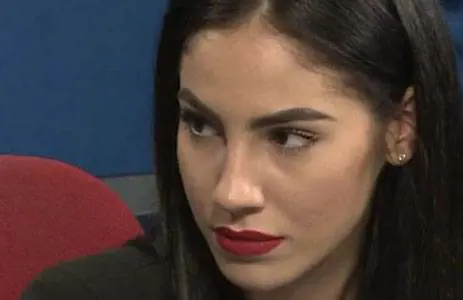 "De Lellis? È umana come tutti...". Il dettaglio che non sfugge ai fan