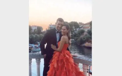 Beatrice Valli nella bufera: attacca la De Girolamo e un ladro ruba i vestiti al fidanzato