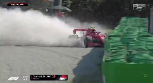 Che "botta" per Charles Leclerc: si schianta a 220 km/h a Monza