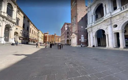 "Via i kebab dalla città, non in linea con il bello" Scoppia il caso a Vicenza