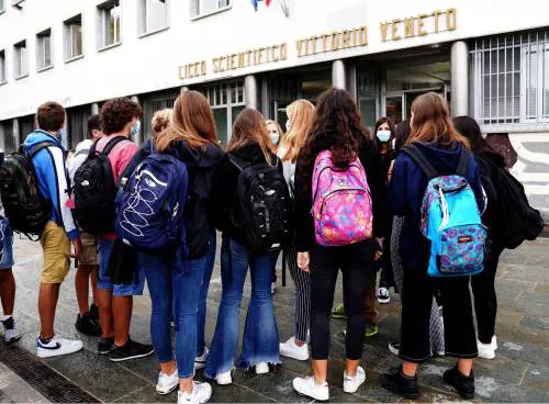 Primo giorno per asili e nidi. Qualche liceo apre in anticipo
