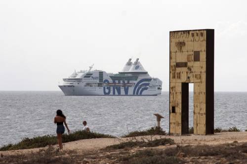 Bari, in arrivo da Lampedusa nave quarantena con 800 migranti