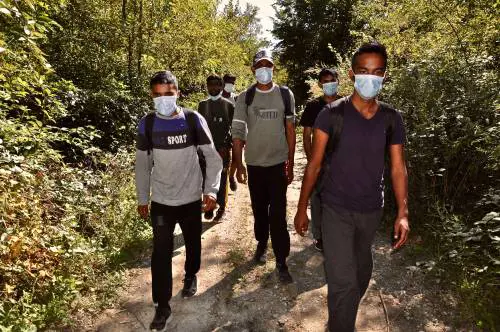 Dai taxi agli yacht: ecco il listino prezzi per portare i migranti in Italia