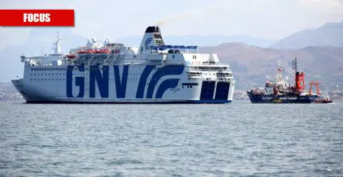 Le navi "bomba" dei migranti: focolai innescati dal governo