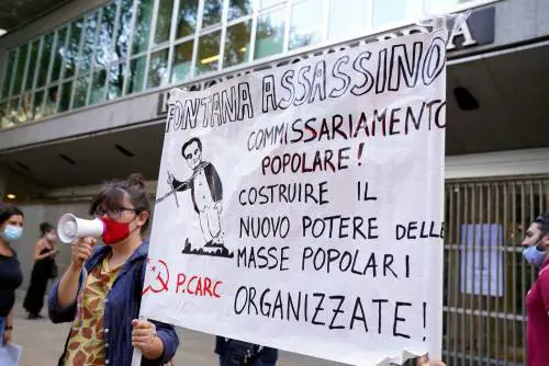La protesta anti Fontana? Quattro gatti in piazza, la sfiducia è un flop