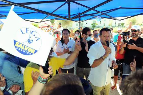 Mozione e gazebo per allontanare il ministro. L'offensiva della Lega al vaglio di Forza Italia
