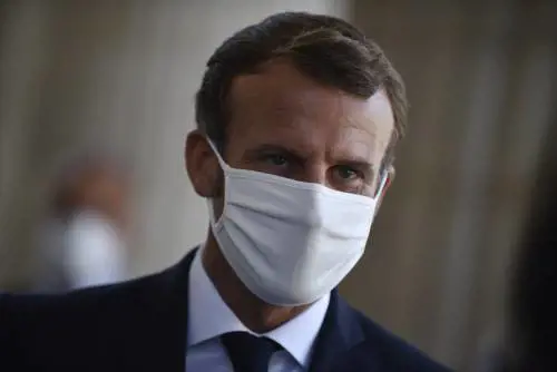 Parigi dimezza la quarantena. Gli scienziati italiani: "Giusto"