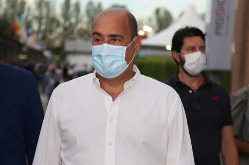 Il Pd smentisce il patto contro il rimpasto. Ma la linea resta la stessa: nessuna crisi