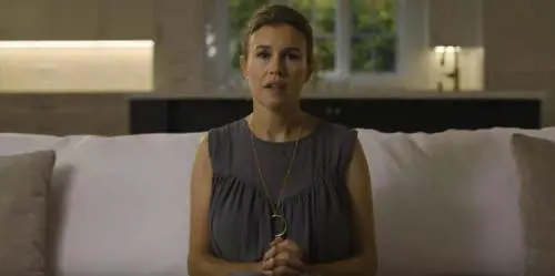 Denuncia choc dell'erede Gucci "Il mio patrigno mi ha abusata"