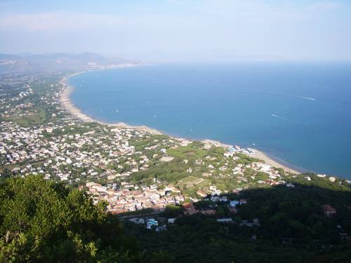 La 19enne romana: "In 2 mi hanno stuprata sulla spiaggia del Circeo" 