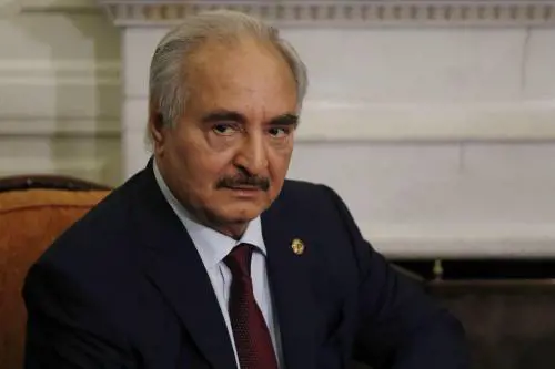 La procura militare di Misurata condanna a morte Haftar
