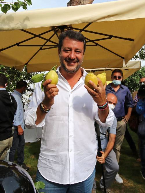 Salvini porta i leghisti in piazza contro i pm
