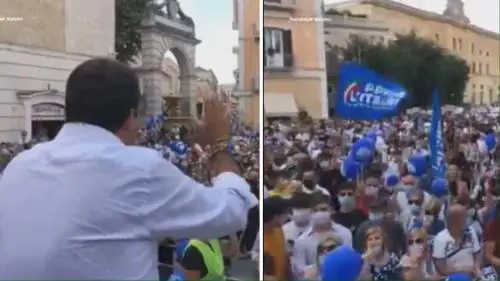 Salvini contestato dai soliti: "Voi, amichetti dei clandestini"