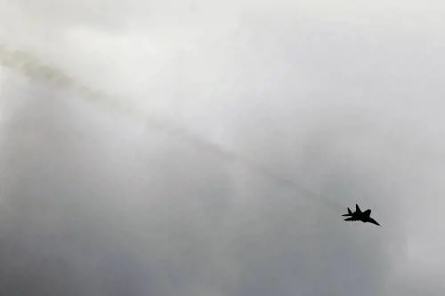 Bombardieri su Kiev, Mig russo contro due caccia Usa