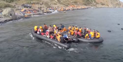 Le nuove barche dei migranti: si spostano in Ue coi "dinghies"