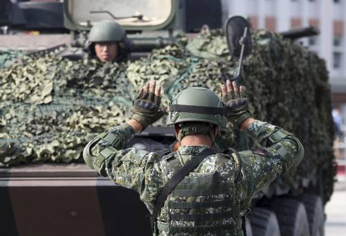 "La Cina è pronta a invaderci". E scatta l'esercitazione militare