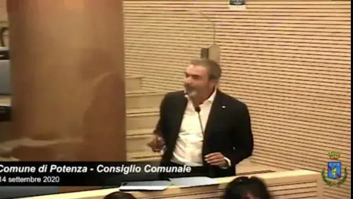 Il consigliere comunale di Potenza sulla legge Zan: "L'omosessualità è contro natura". Poi si scusa