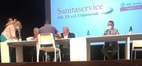 La vergognosa foto di Emiliano che può stravolgere le Regionali