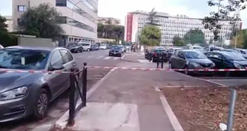 In foto, il complesso abitativo del quartiere Eur dove c'è stato il tentativo di furto