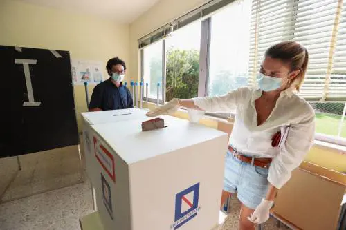 Crolla l'affluenza alle urne. E il Sud volta le spalle al M5s
