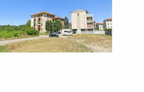 I ladri d'auto non sanno la strada e chiedono indicazioni... alla vittima