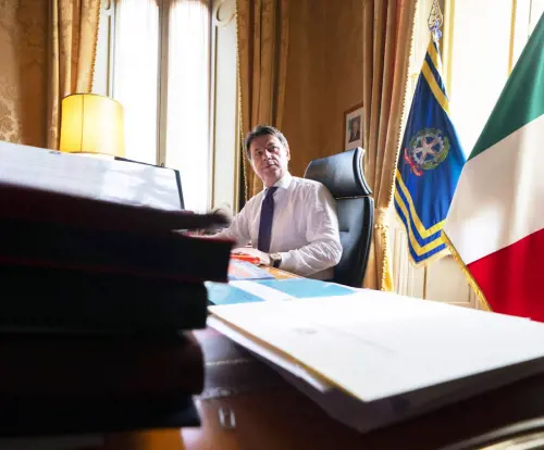 Conte si piega al Pd e i grillini esplodono