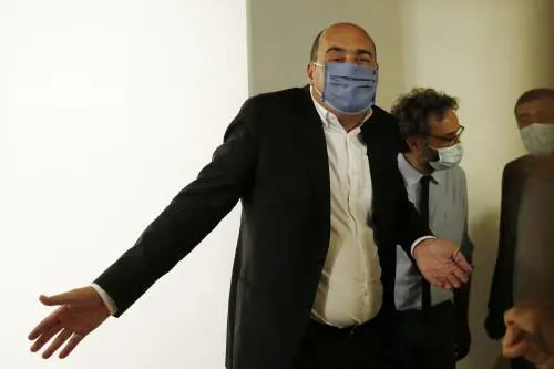 Conte si piega subito ai dem per scongiurare il rimpasto