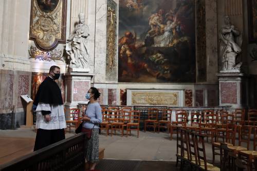 Le chiese distrutte e svendute:  i cristiani ora sono nel mirino