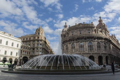 Coronavirus, mascherina obbligatoria nel centro di Genova
