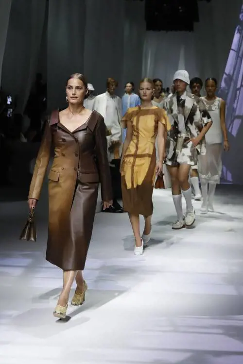 Gli eroici della passerella. La moda riparte "phigital"