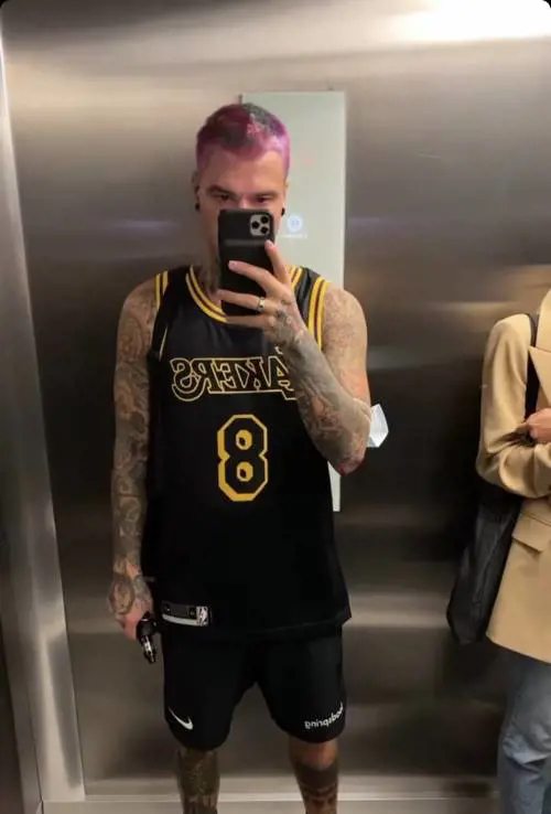 Una sfortunata partita di basket per Fedez. Corsa in ospedale per il rapper 