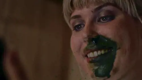 Covid, spot horror: il virus è fanghiglia verde che infetta tutti