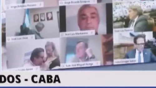 Episodio hot al parlamento argentino: deputato bacia seno della fidanzata in diretta Zoom