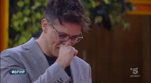 "Sono diventati tutti fr...". Insulti contro Garko dopo il coming out