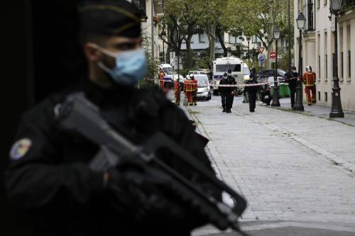 18enne pachistano confessa: è lui l'attentatore di Parigi
