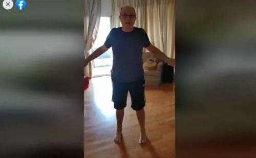 Carlo Verdone torna a camminare dopo doppia operazione all’anca: “Impazzivo dal dolore” 