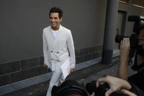 Gli eroi romantici di Valentino. In passerella c'è la vita reale